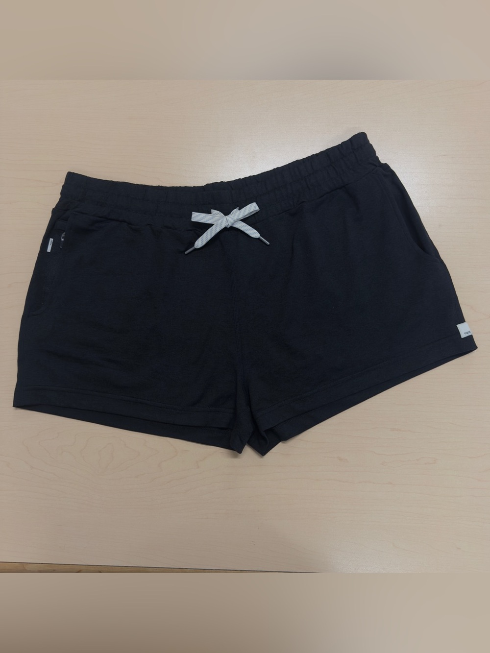 Vuori Halo Performance Shorts Black Size Large EUC - Picture 3 of 13